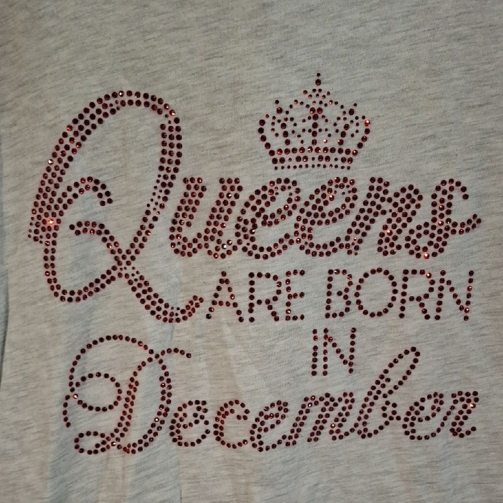 NNWT Queens Are Born in December Short Sleeve Tee - Light Gray with Pink Accent